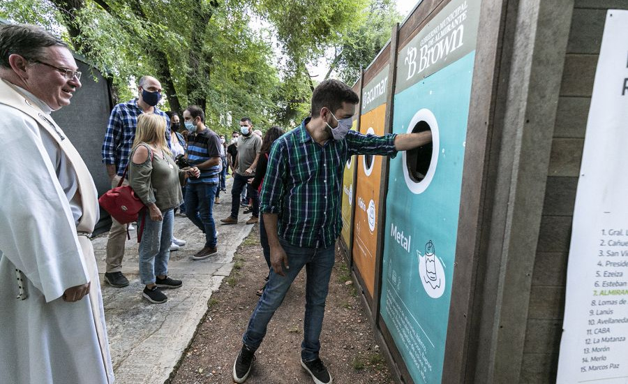 Fabiani inauguró la primera estación de reciclaje de madera sintética en Alte Brown
